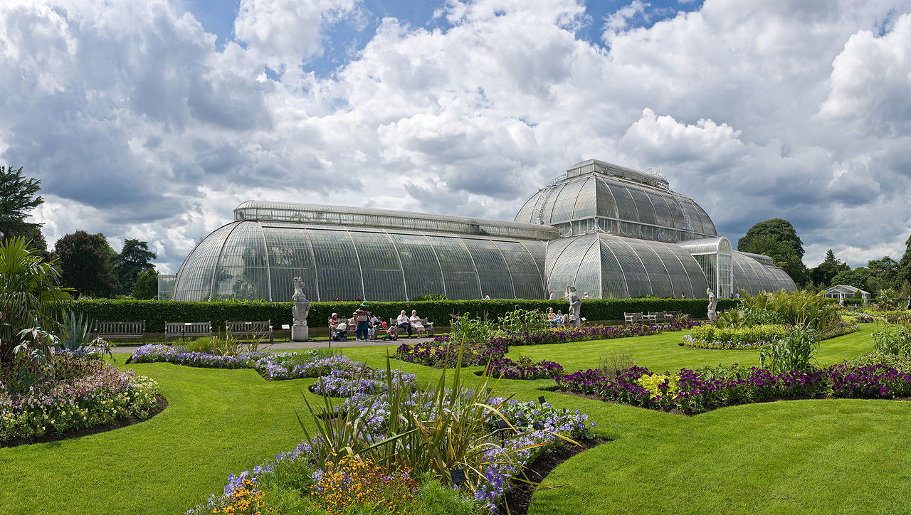 Kew_Gardens_Palm_House,_London_-_July_2009 wiki