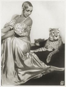 Josephine-Baker-97825454-56aa1d183df78cf772ac75a7